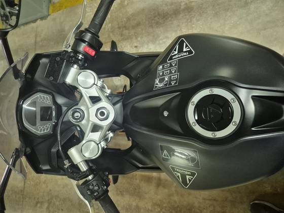 TRIUMPH DAYTONA 660 